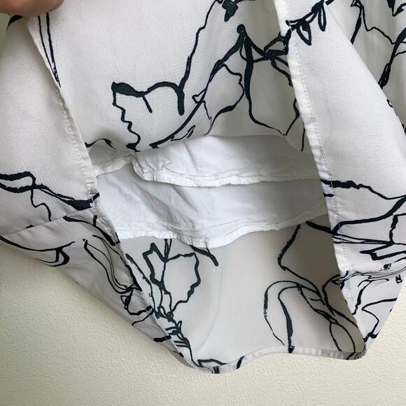 Showpo white & black minimalistic floral abstract line crop sleeve blouse Size 4 - Picture 5 of 6